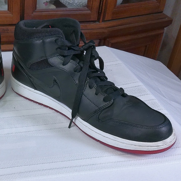 EUC Nike Air Jordan Retro Mid High Leather Black/Black Athletic Shoe Mens Sz11 main image 5